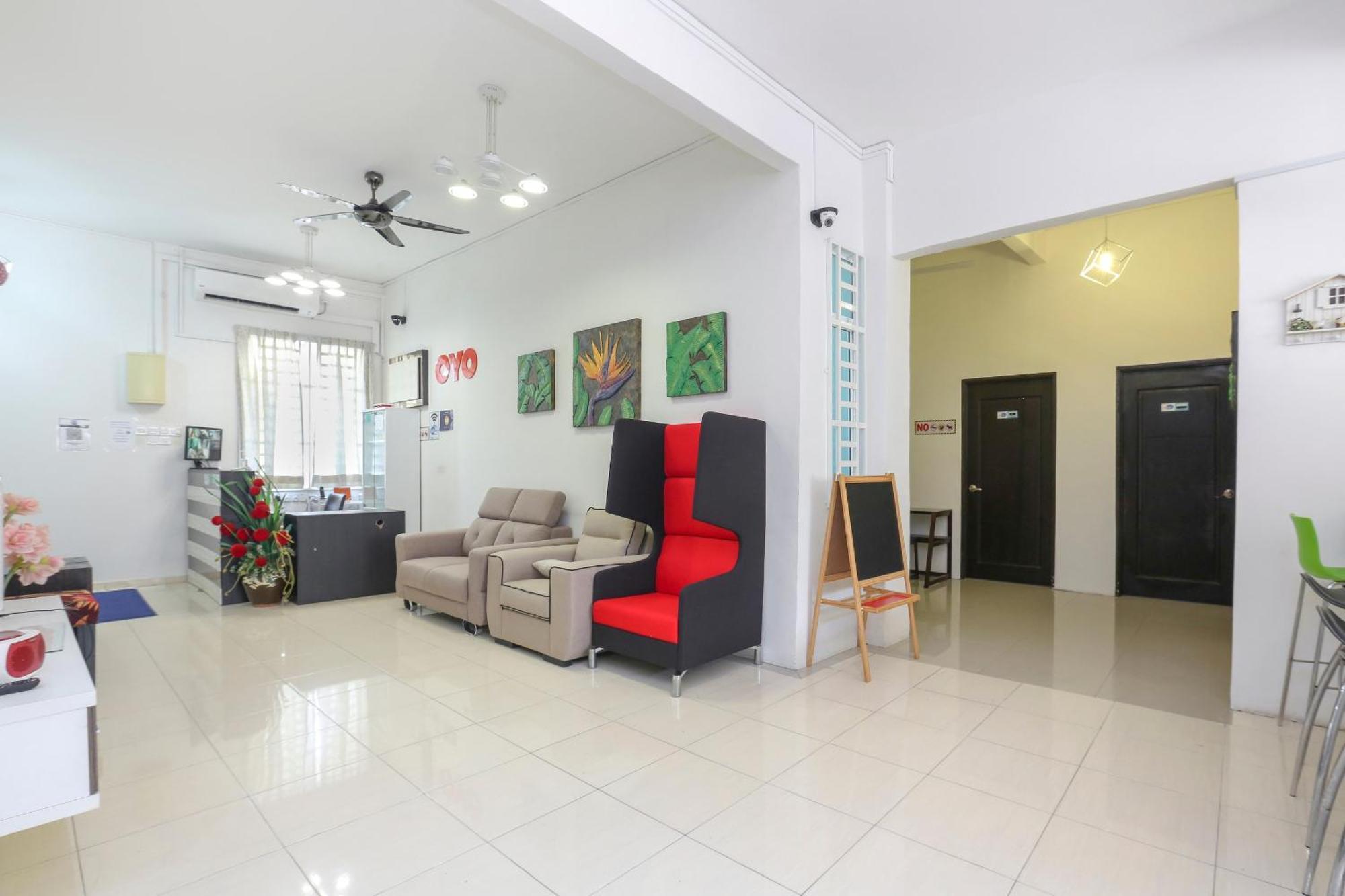 Oyo 90132 Premium Hotel