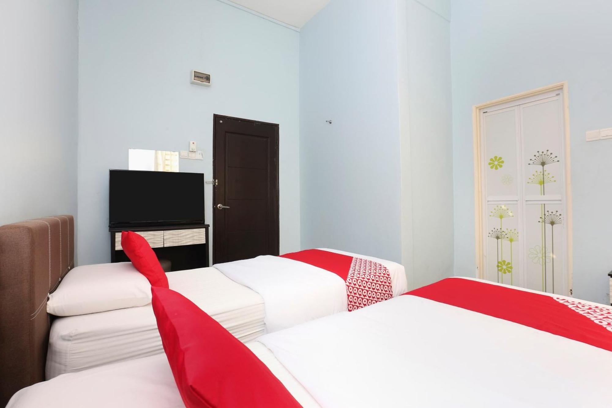 Oyo 90132 Premium Hotel 2*